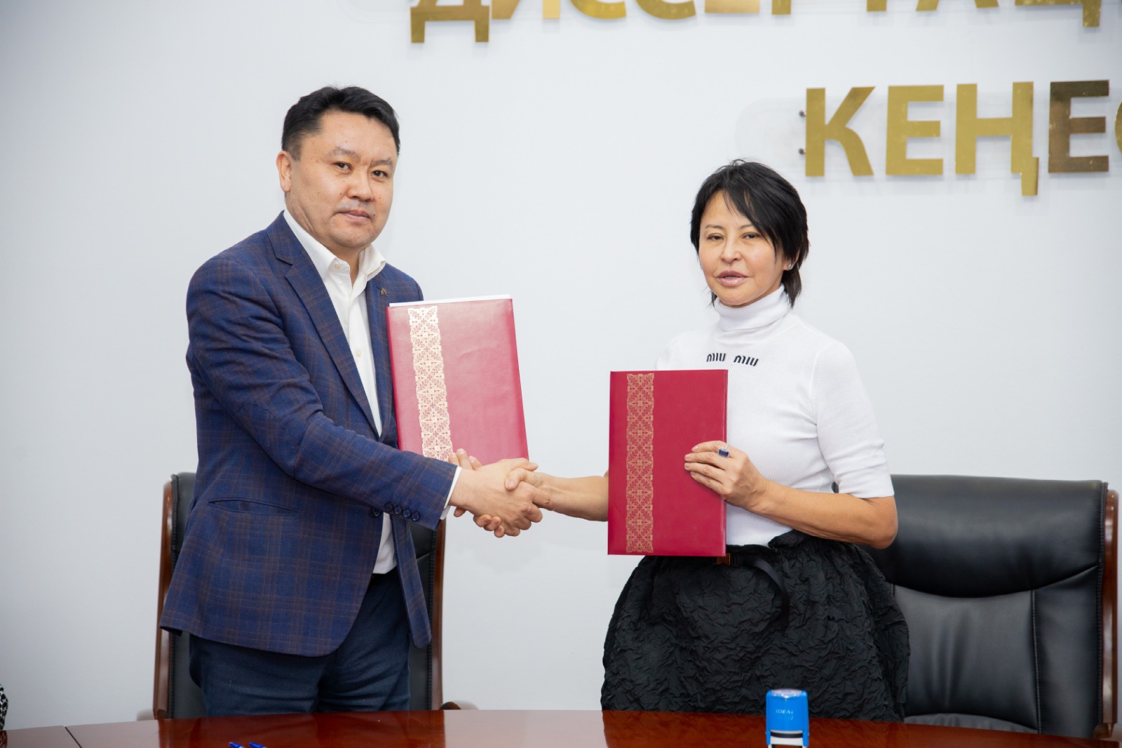 Әлихан Бөкейхан Университетінде «Мектеп-ЖОО» кластері аясында университет мектеп байланысты нығайту және болашақ педагог мамандарды даярлау ісін жетілдіру мақсатында өзара ынтымақтастық жөнінде келісімге қол қойылды.