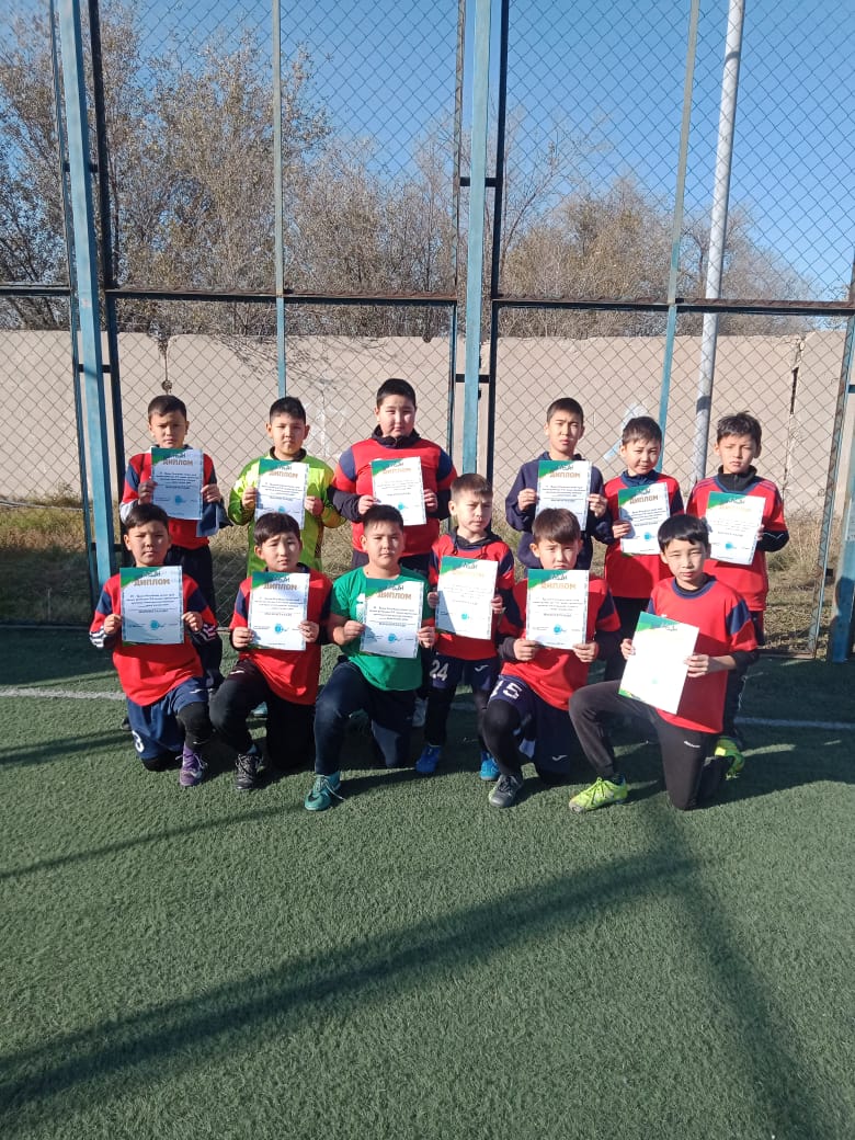 Шағын футболдан Республика күніне орай 5-6 сынып оқушылары арасында  ұйымдастырылған жарыста №11 ЖОББМ командасы 3 орынды иеленді.  Жаттықтырушысы: Нурпеисов М. К.